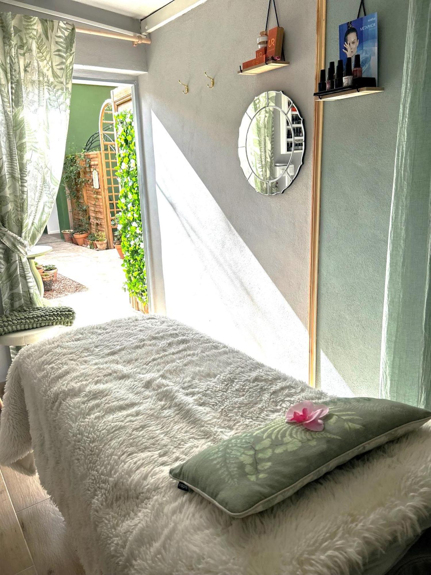 Luxury 2-Bed Garden Apartment In Pinoso Exterior photo
